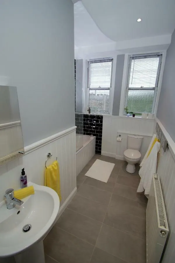 43 Flat 9 Montgomery Street Hotel Edinburgh 0*,