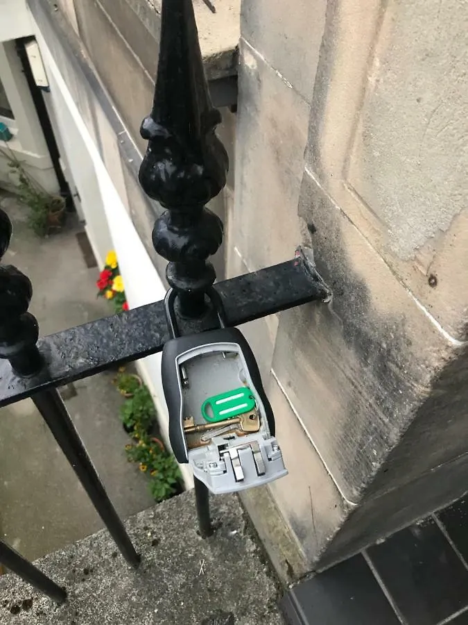 43 Flat 9 Montgomery Street Hotel Edinburgh Apartment